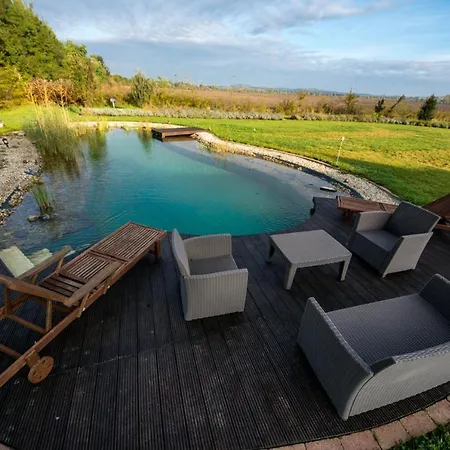 לינה וארוחת בוקר Lesence Major