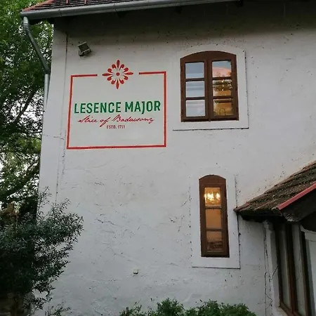 Lesence Major