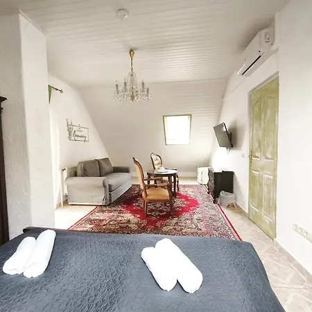 Lesence Major Bed & Breakfast Lesencetomaj