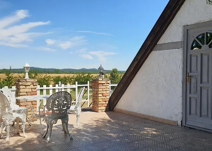 Lesence Major Bed & Breakfast Lesencetomaj